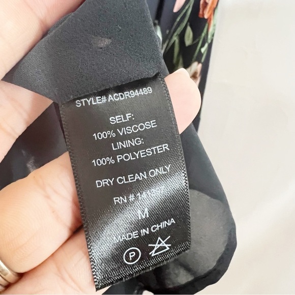 NEW with tags ASTR The Label Luciana Floral Halter Wrap Dress Size Medium - Picture 8 of 8